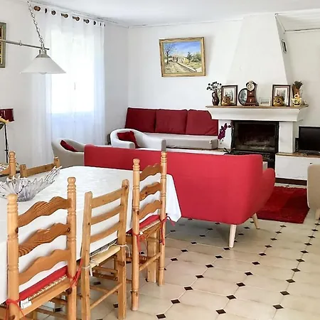 Lovely In Saint Trinit With Kitchen Prázdninový dům