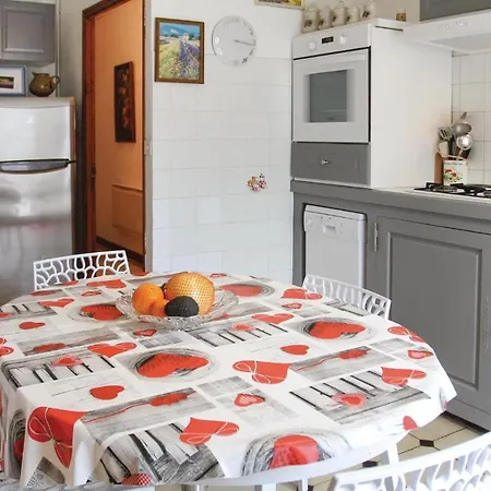 Lovely In Saint Trinit With Kitchen Prázdninový dům Sault-de-Vaucluse