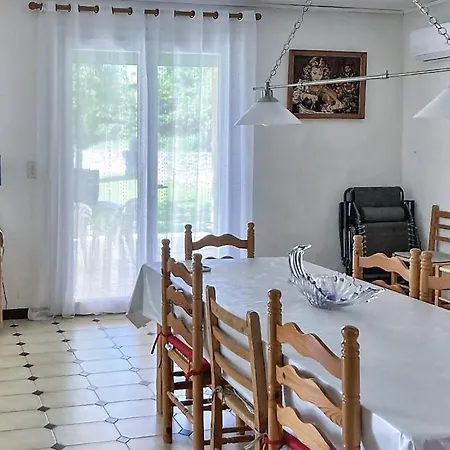 Prázdninový dům Lovely In Saint Trinit With Kitchen